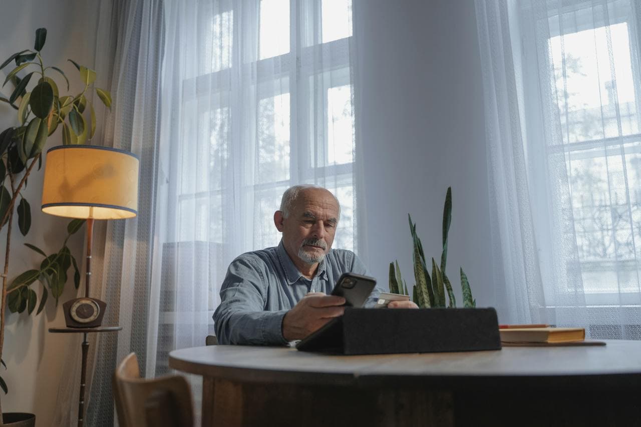 Can I Cash In My Pension If I No Longer Work For The Company